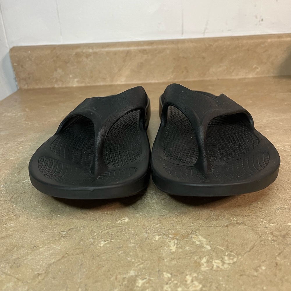 Black Oofos Sandals